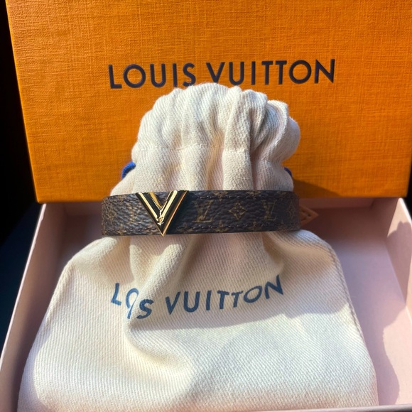 AUTHENTIC LOUIS VUITTON BRACELET! FOR A STEAL! GREAT PRICE! DON’T MISS OUT! - Picture 3 of 5